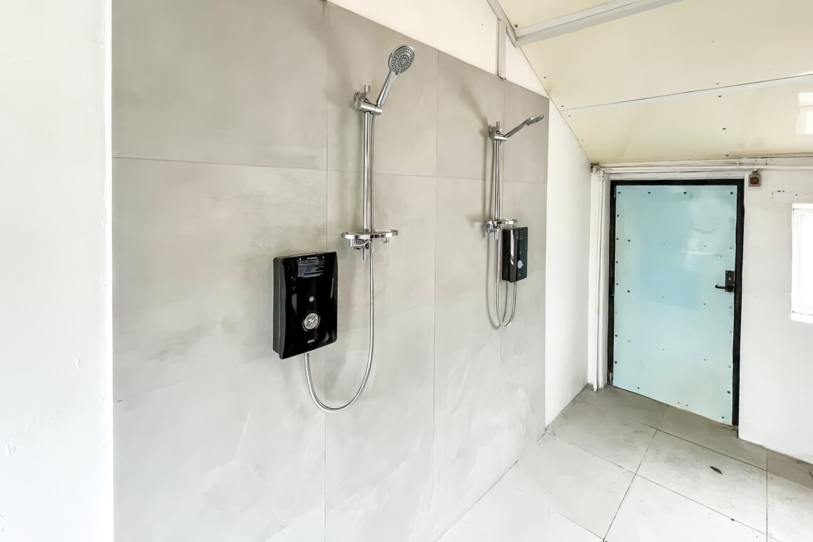 Farmhouse guests enjoy exclusive access to our sauna and wood-fired hot tub. Please take a shower before using the hot tub.