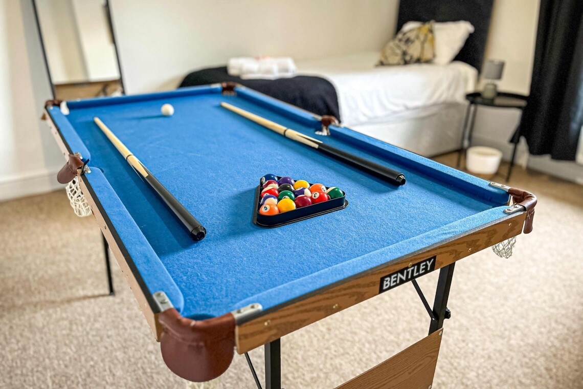 Pool table 