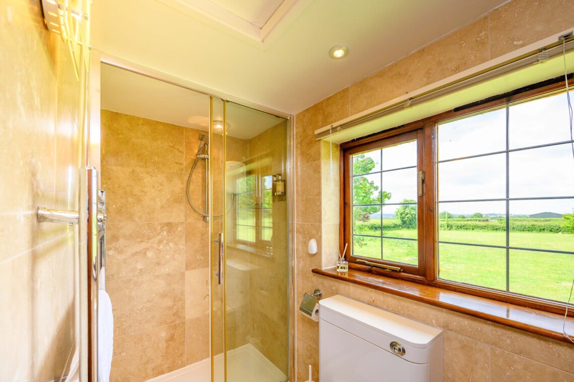 Shower room in Lavander