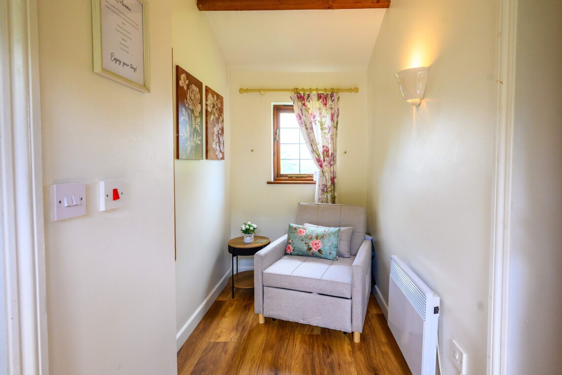 Rose snug with a single sofa bed 