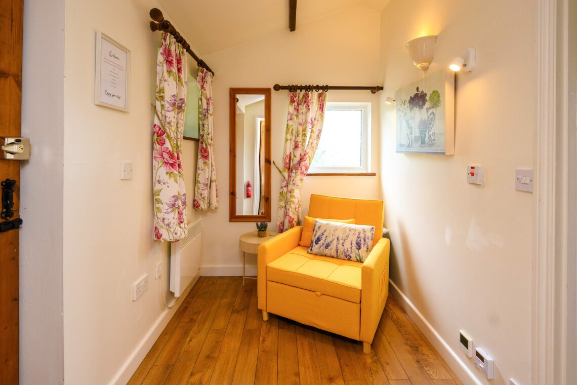 Lavender snug with single sofa bed