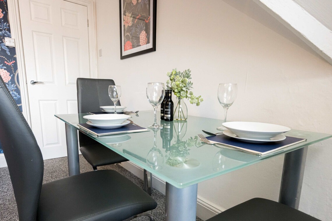 Dining area in the longe 